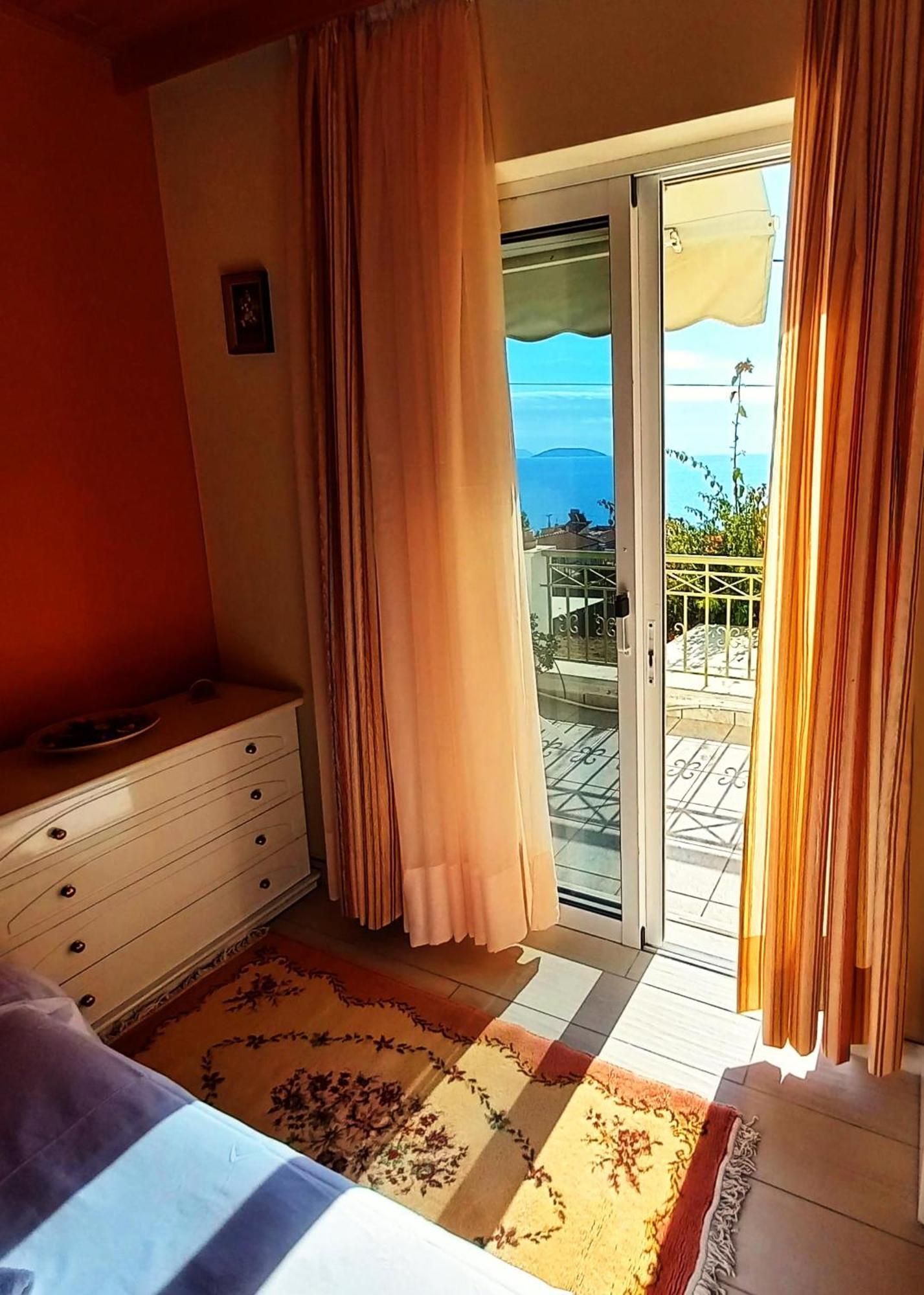 Villa "Eva" - Entire Beachfront Holiday Home - 4S Agia Marina  エクステリア 写真